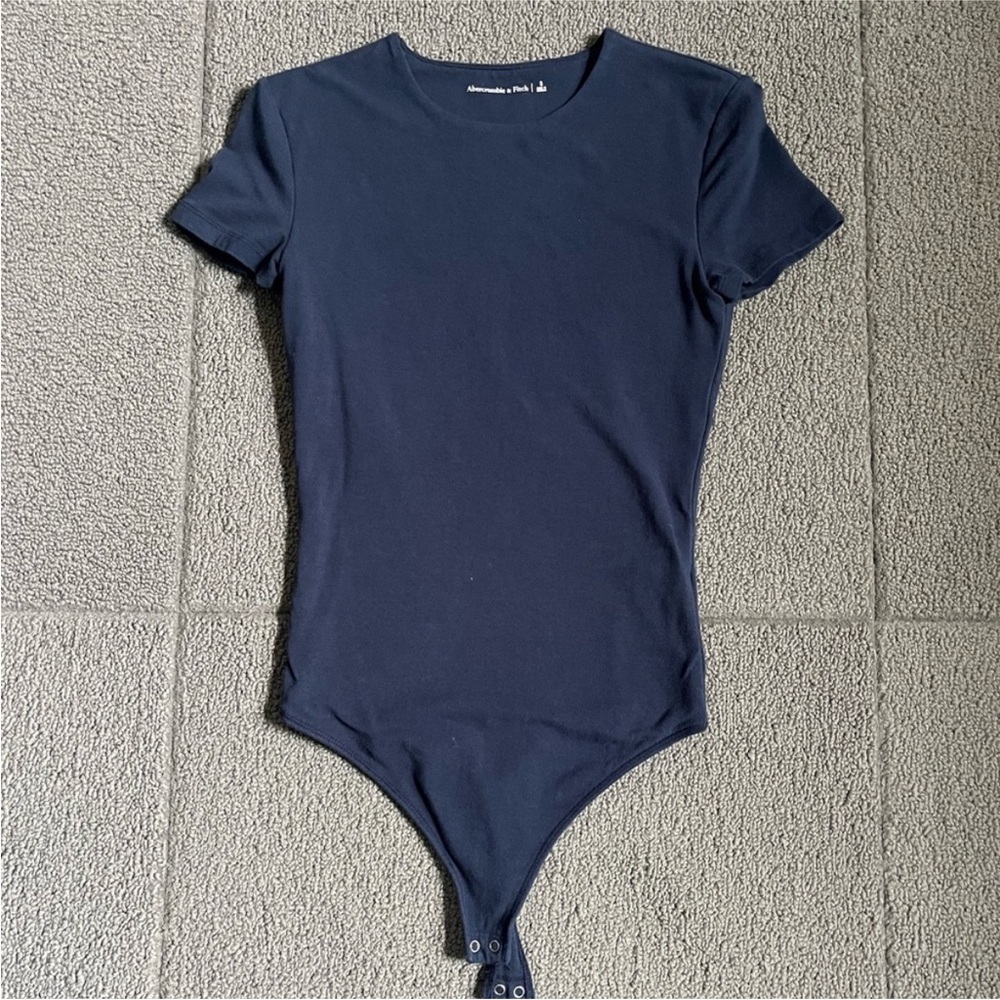 A&F crew neck bodysuit